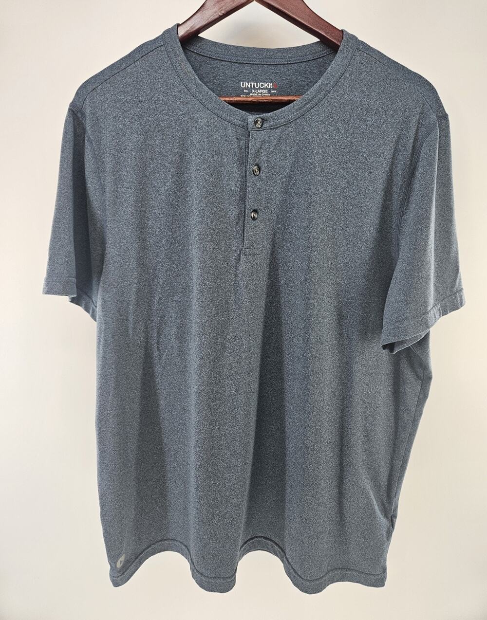 UNTUCKit Henley Shirt Mens XL Gray Short Sleeve Stretch Performance Casual